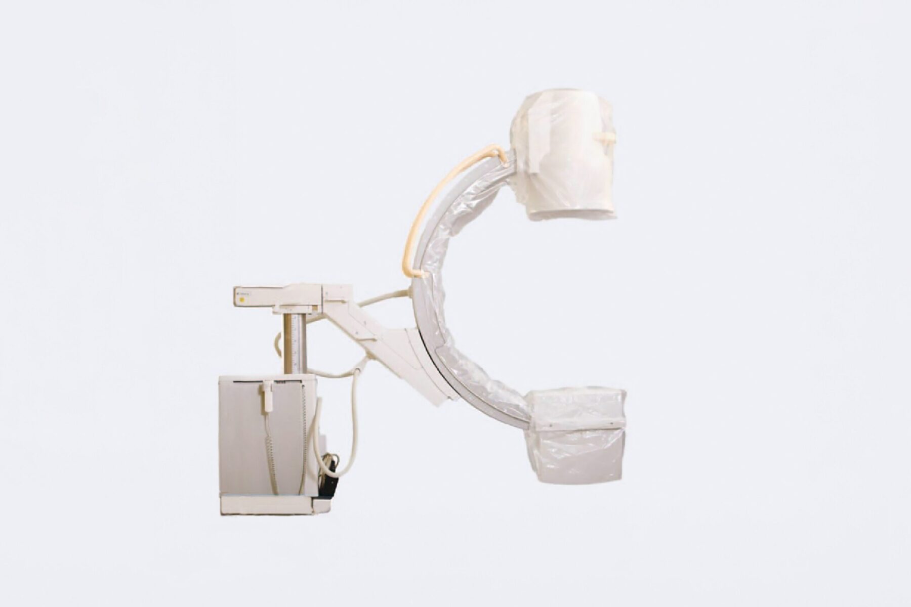 整形外科手術のCアーム撮影時に、アーム全体の清潔維持と短時間セッティングを実現したCアームドレープ（クリップタイプ）の導入事例