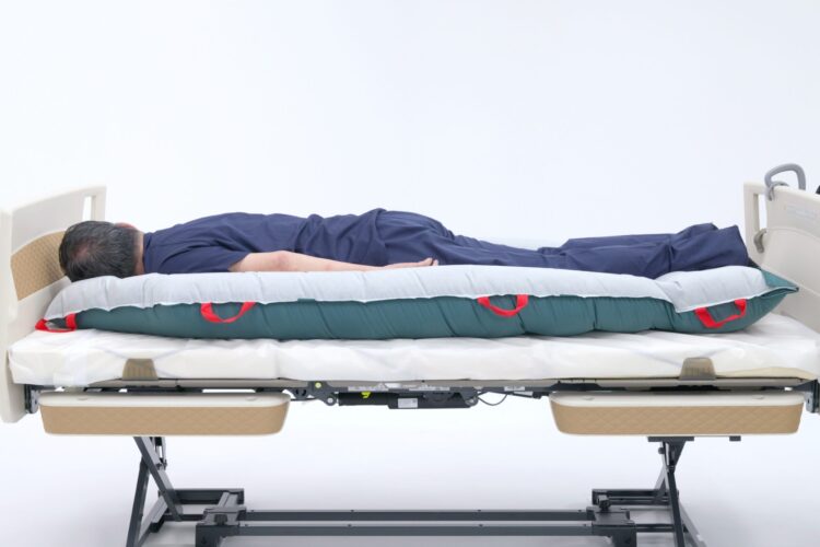 ARDS・COVID-19患者の腹臥位療法中の褥瘡ケアに活用したホバーマットの導入事例