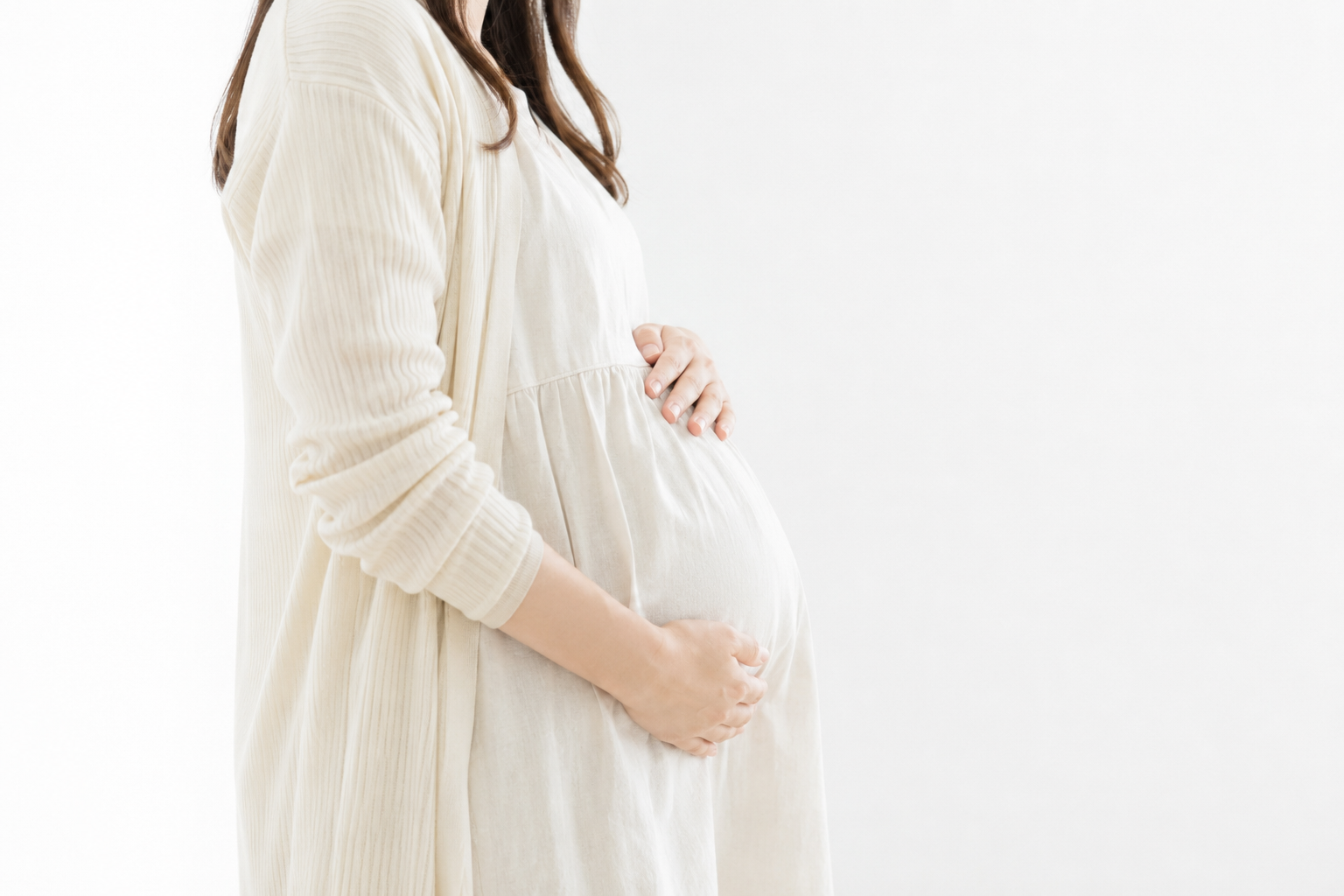 帝王切開後の腹帯はいつからいつまで？術後腹帯の効果や付け方、選び方を解説します。
