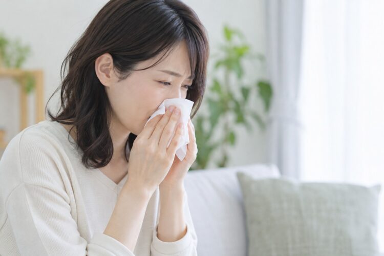 花粉症とは？その症状や時期、薬・鼻洗浄・舌下免疫療法までわかりやすく解説します。
