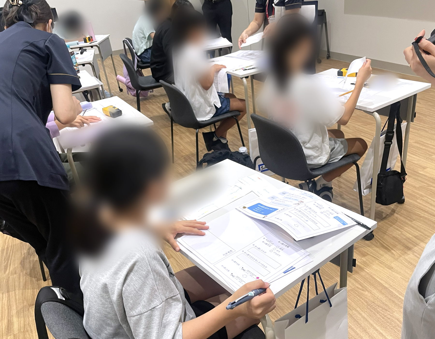 新聞を作成する様子