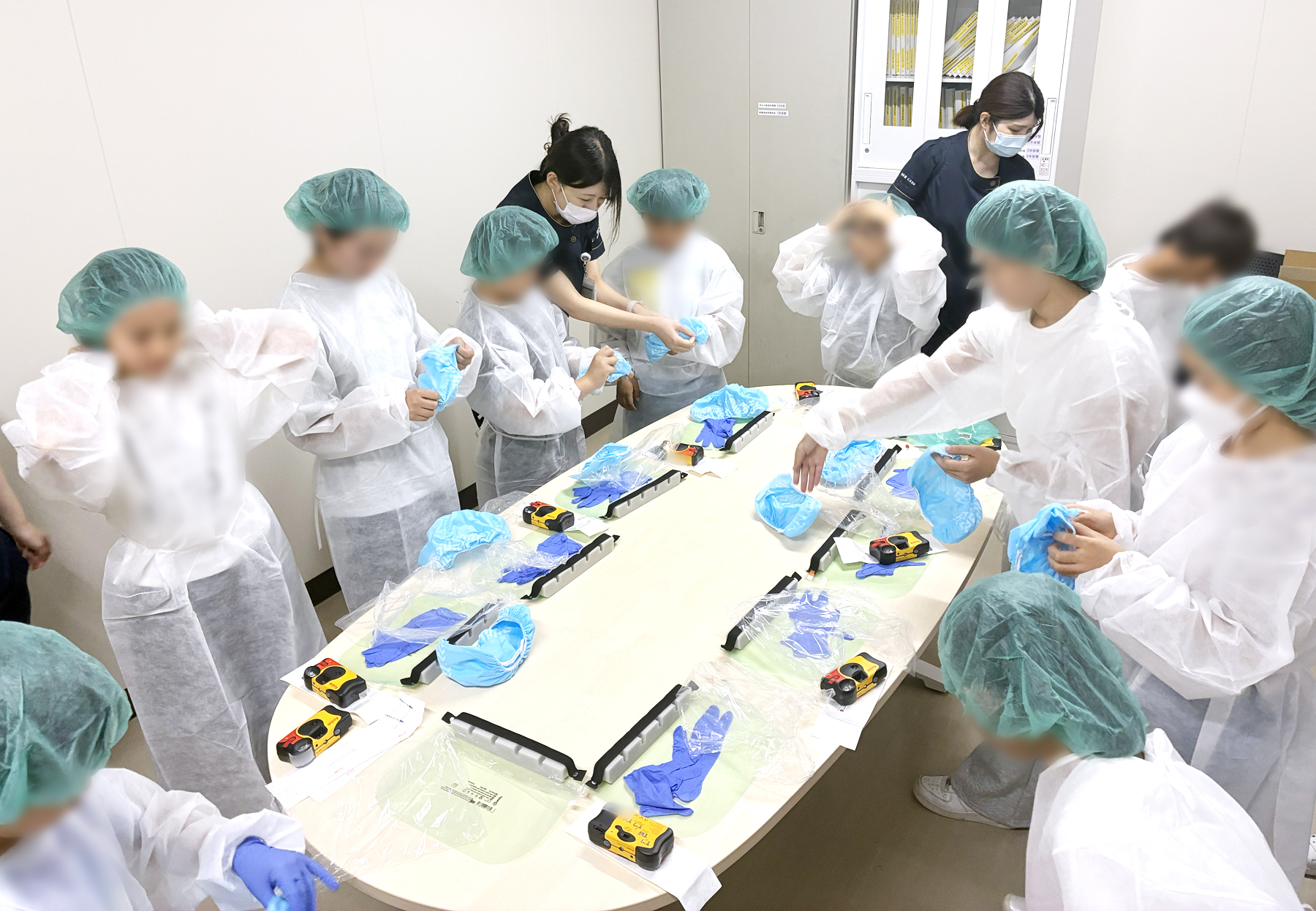 PPEを着用する様子